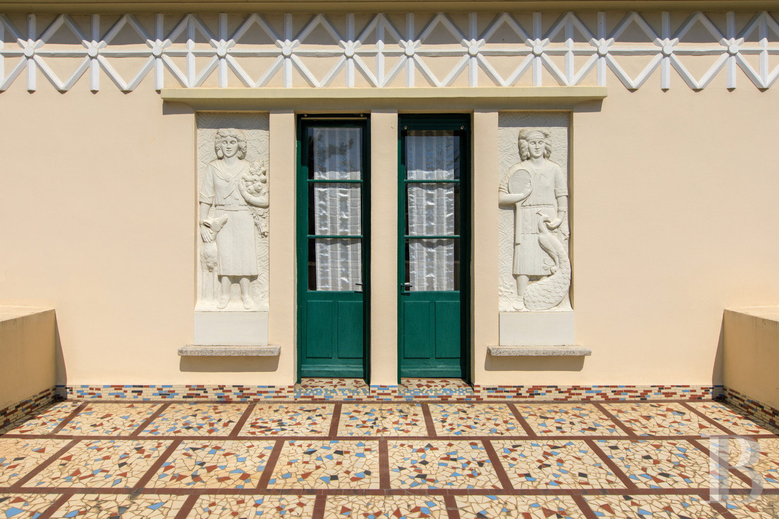 En Saône-et-Loire, à Mâcon, une villa et son jardin entièrement de style Art déco - photo  n°51